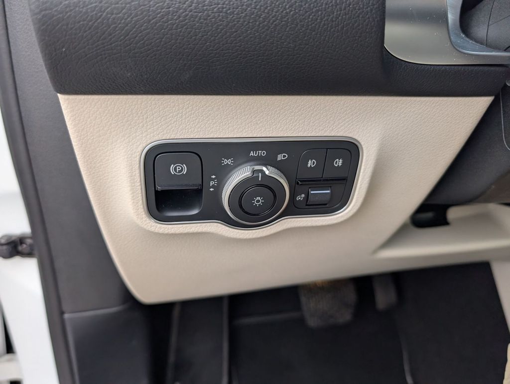 2025 Mercedes-Benz GLB Base - Photo 33