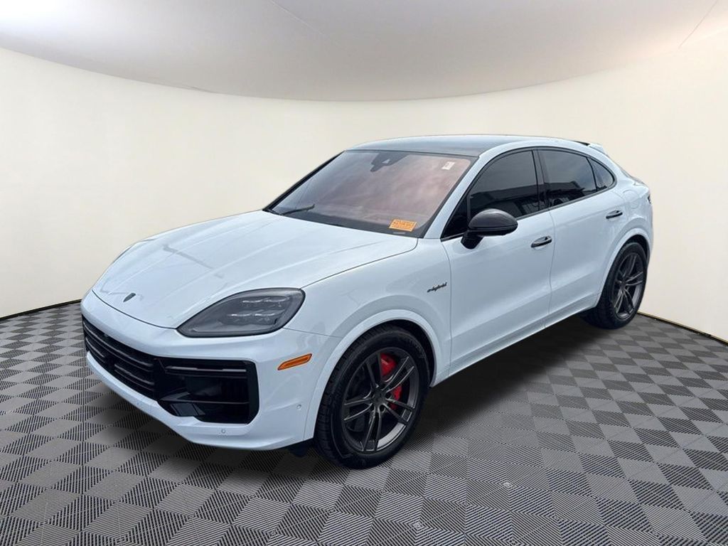 2025 Porsche Cayenne Turbo E-Hybrid's photo