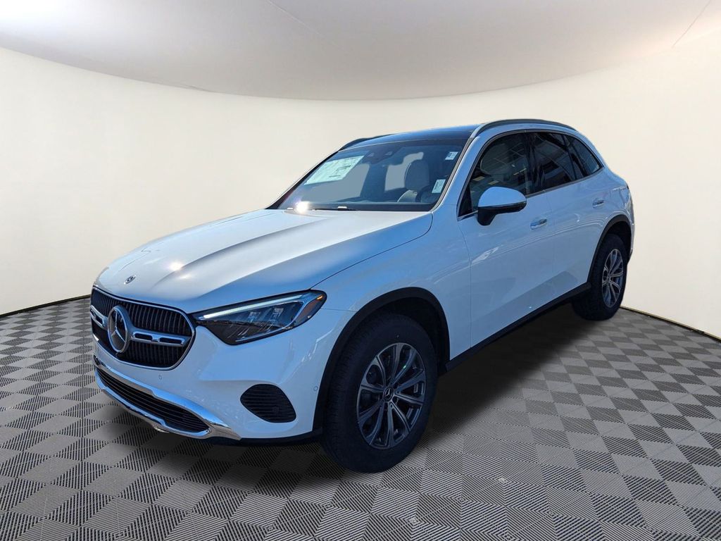 2026 Mercedes-Benz GLC Base's photo