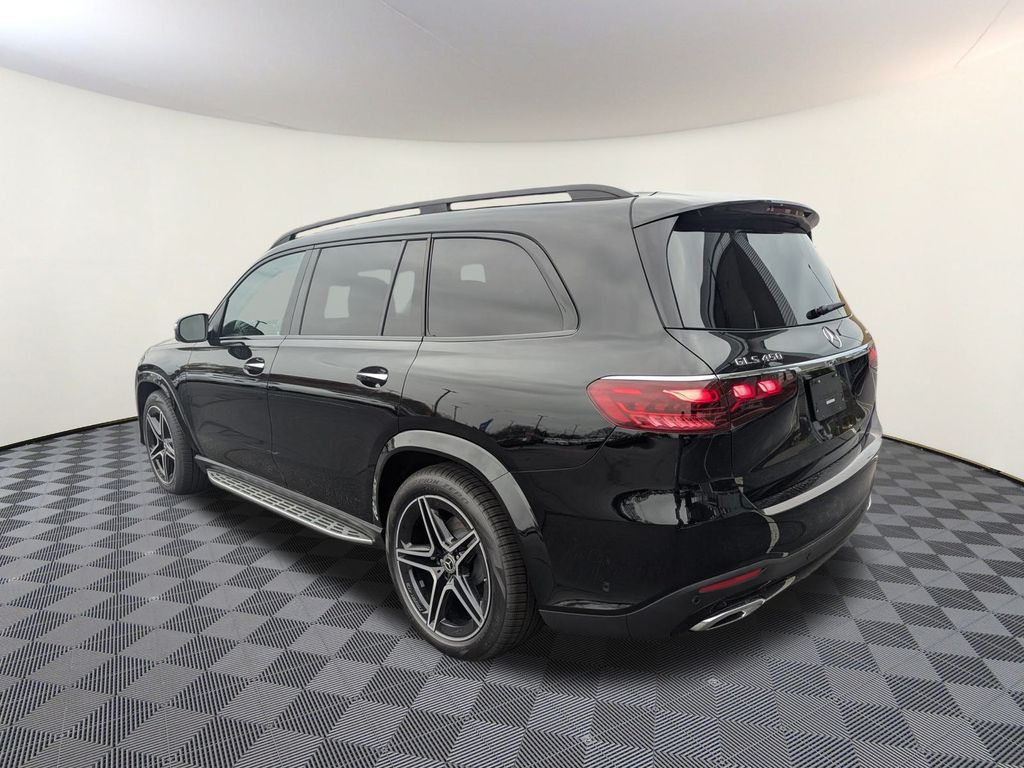 2026 Mercedes Benz GLS 450 4MATIC photo 4