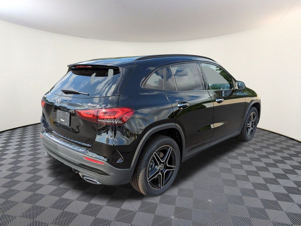 2023 Mercedes Benz GLA 250 4MATIC AMG photo 3