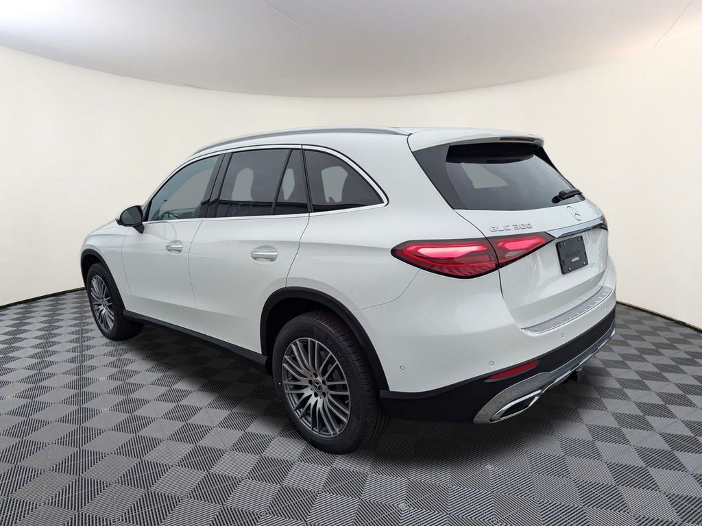 2026 Mercedes Benz GLC 300 4MATIC photo 3