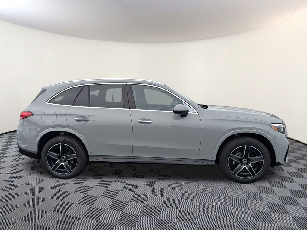 2026 Mercedes Benz GLC 300 4MATIC photo 2