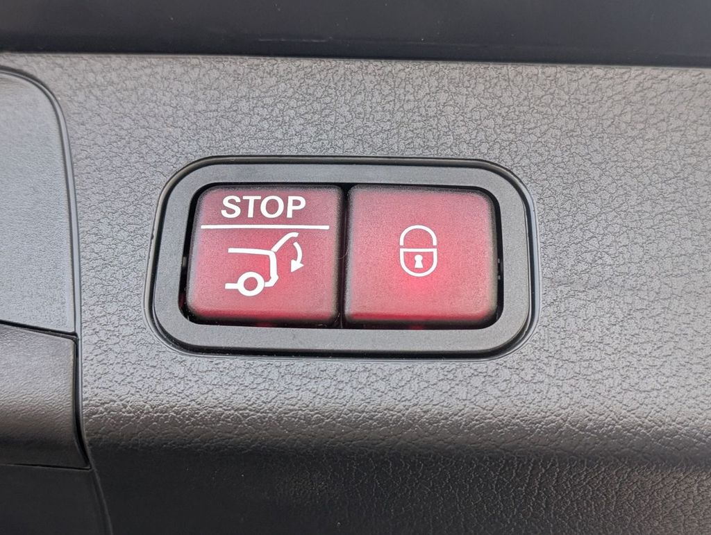 2025 Mercedes-Benz GLB Base - Photo 34