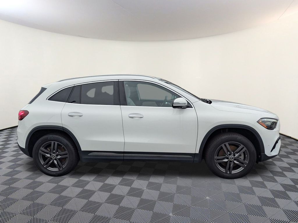 2025 Mercedes Benz GLA 250 4MATIC photo 2