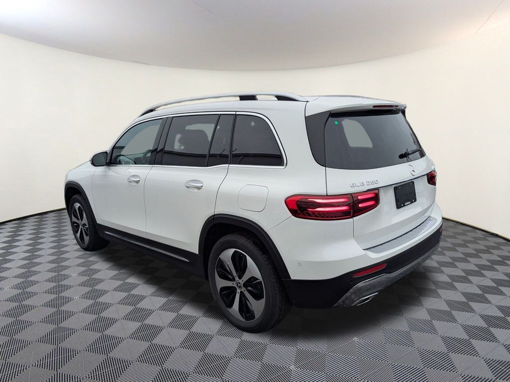 2026 Mercedes Benz GLB 250 4MATIC photo 3
