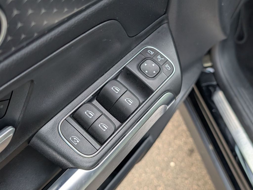 2025 Mercedes-Benz GLB Base - Photo 12