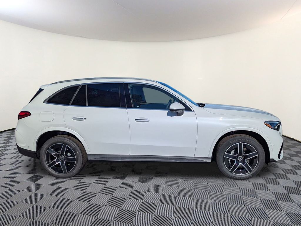 2026 Mercedes Benz GLC 300 4MATIC photo 2