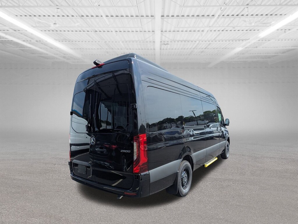 New 2025 Mercedes-Benz Sprinter 2500 Passenger 170 WB Minivan/Van