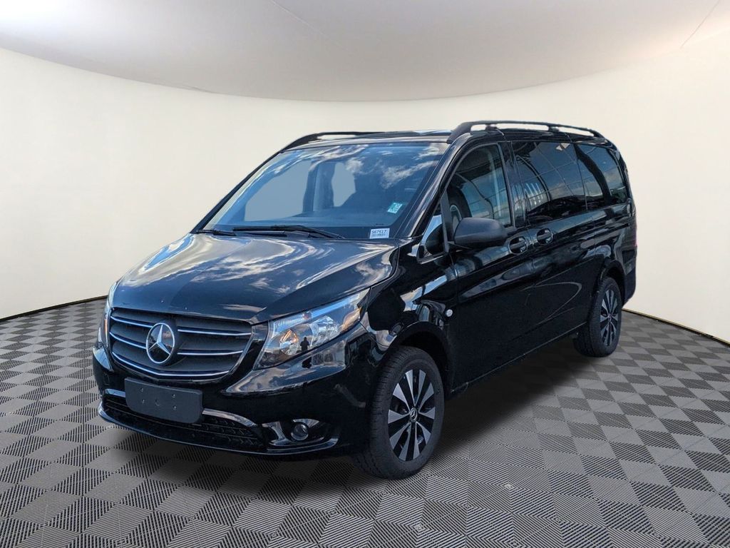 2023 Mercedes-Benz Metris Passenger Van Base's photo