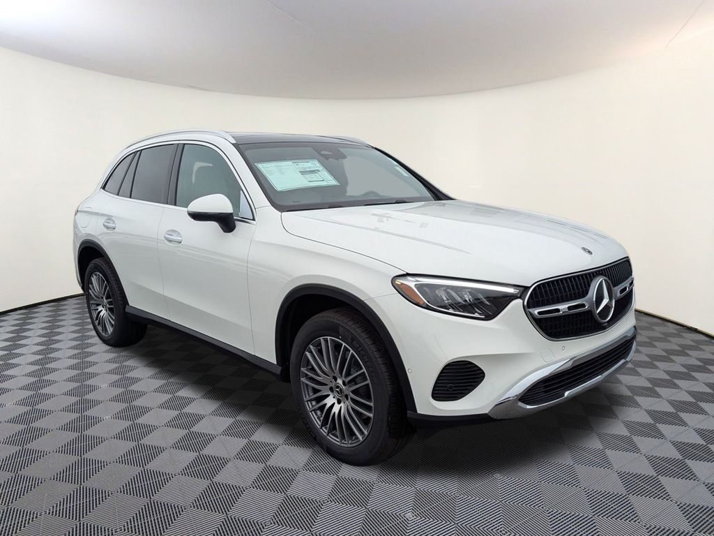 2026 Mercedes-Benz GLC Base's photo