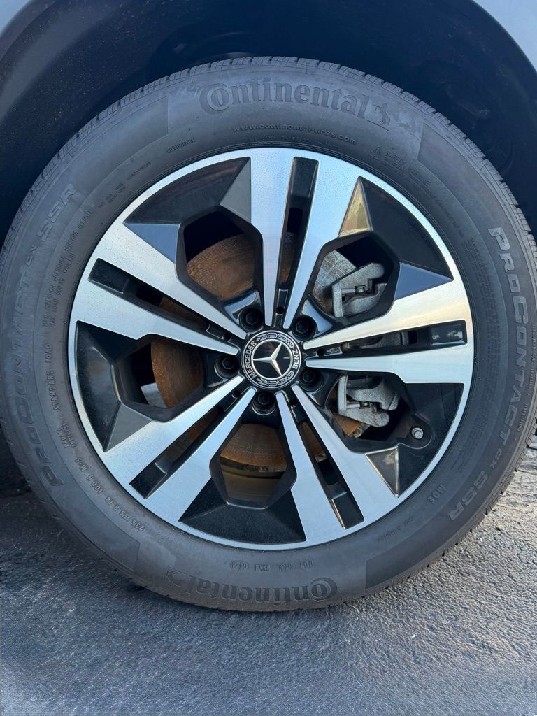 2025 Mercedes Benz GLB 250 4MATIC photo 4