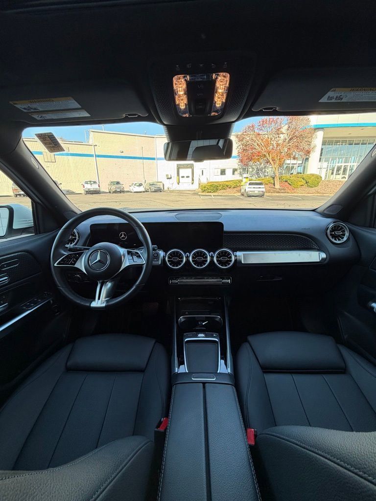 2025 Mercedes Benz GLB 250 4MATIC photo 3