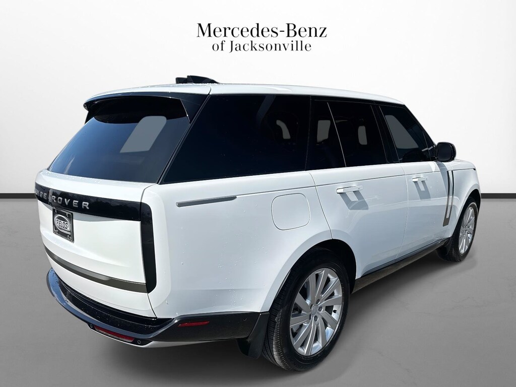 Used 2025 Land Rover Range Rover SE P400 SE SWB