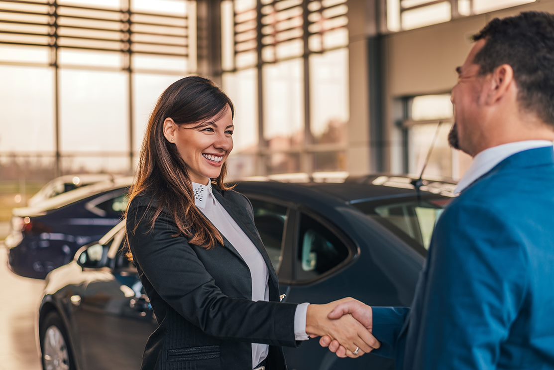 dealer and customer shaking hands