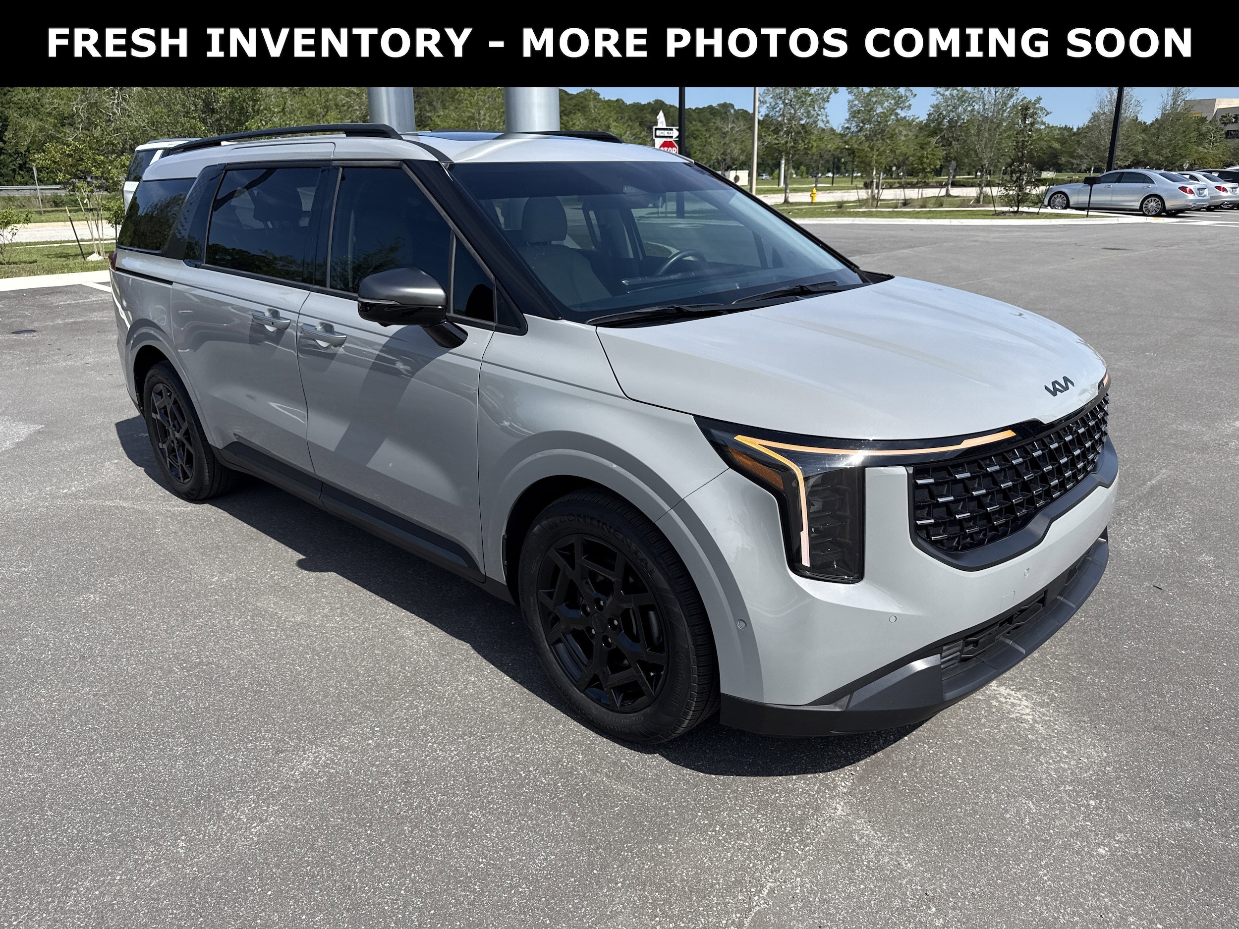 2025 Kia Sedona SX HEV's photo