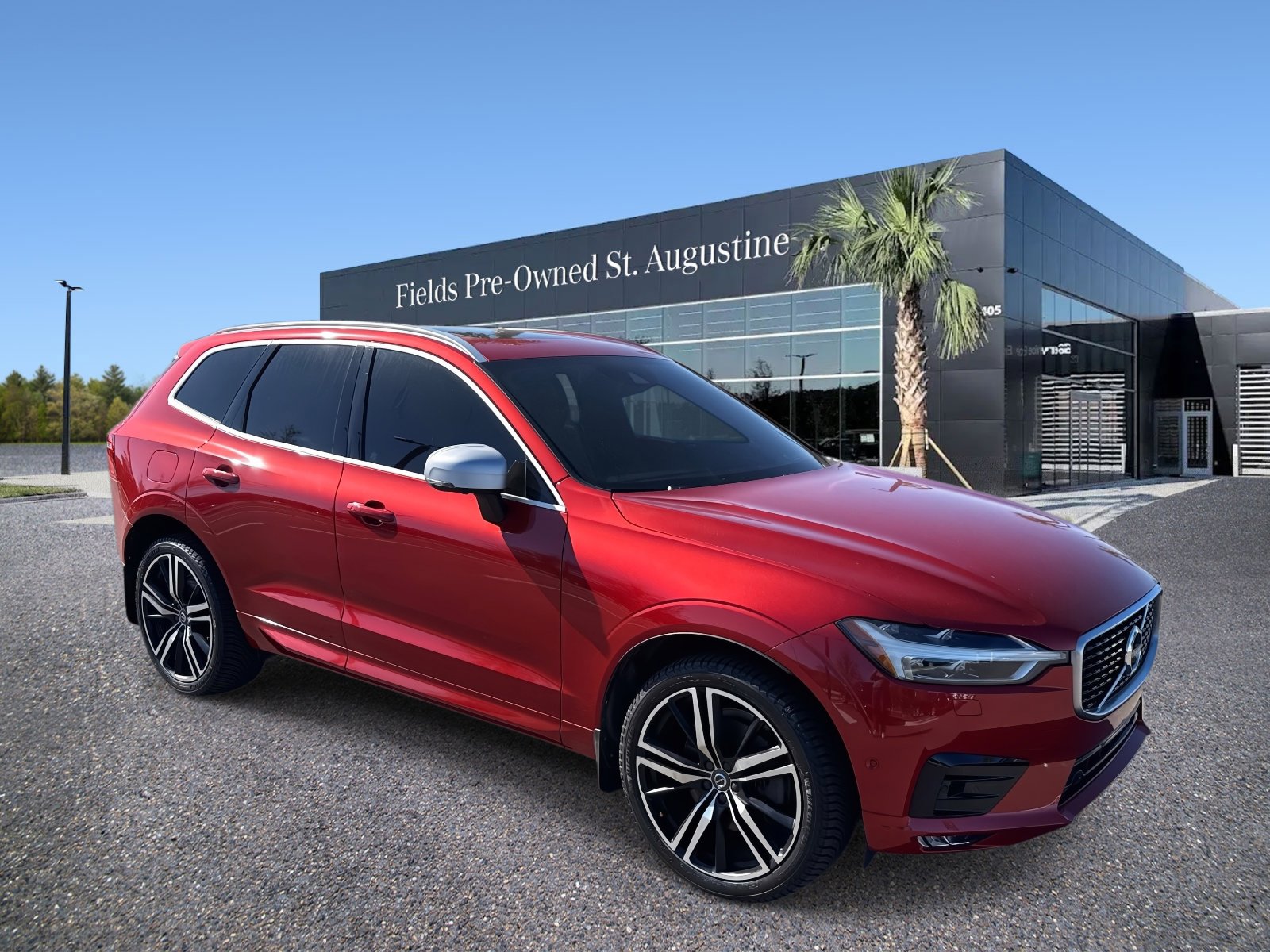 2019 Volvo XC60 R-Design's photo