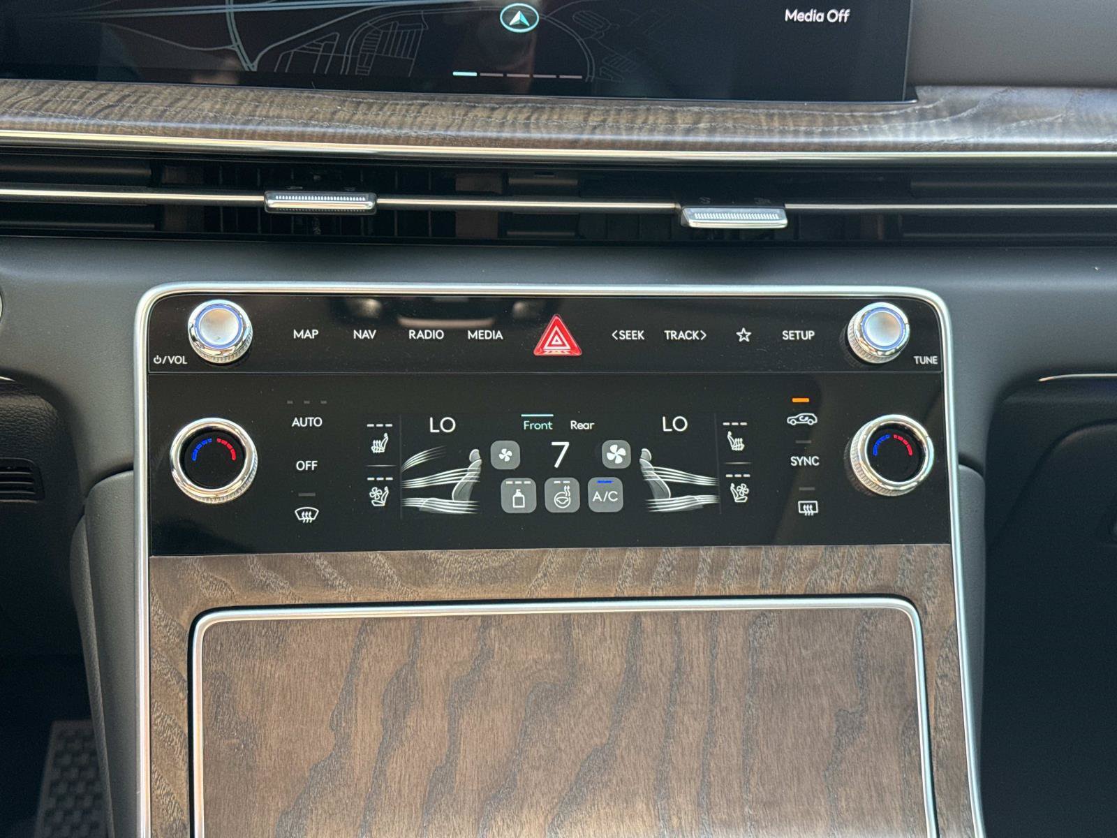 2025 GENESIS GV80 Prestige - Photo 24