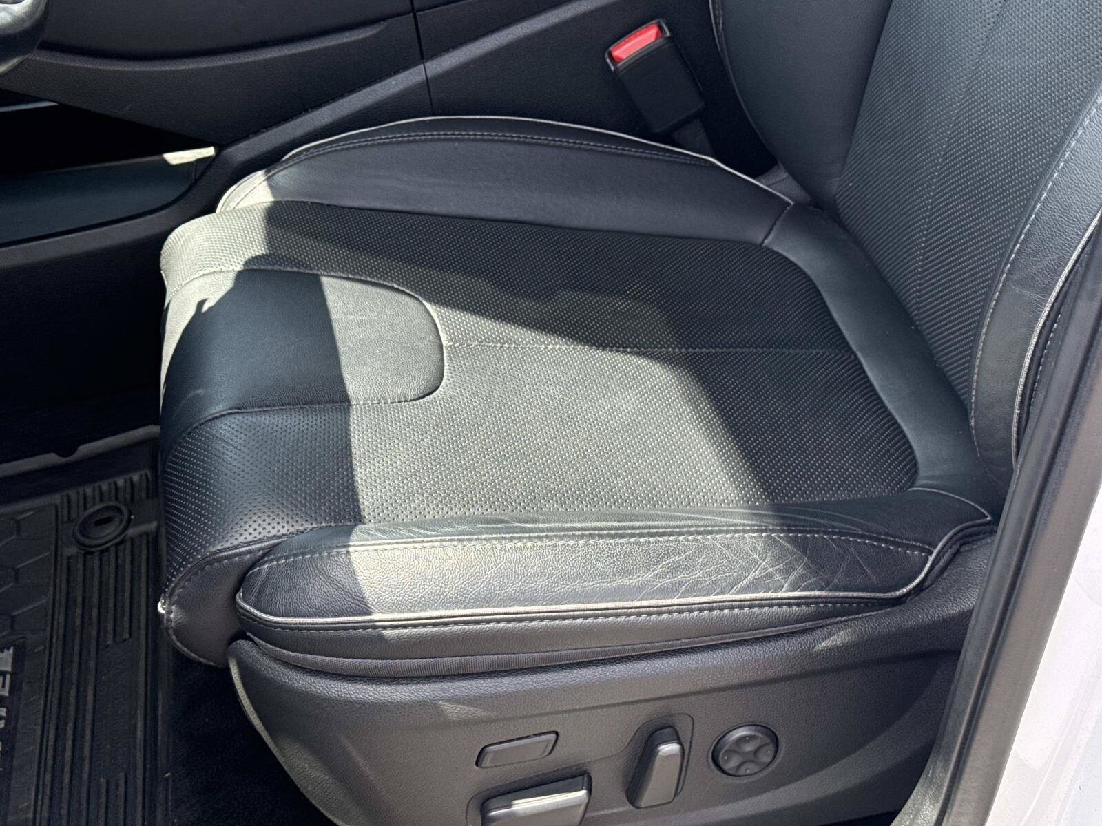 2023 Hyundai Santa Fe Limited - Photo 12
