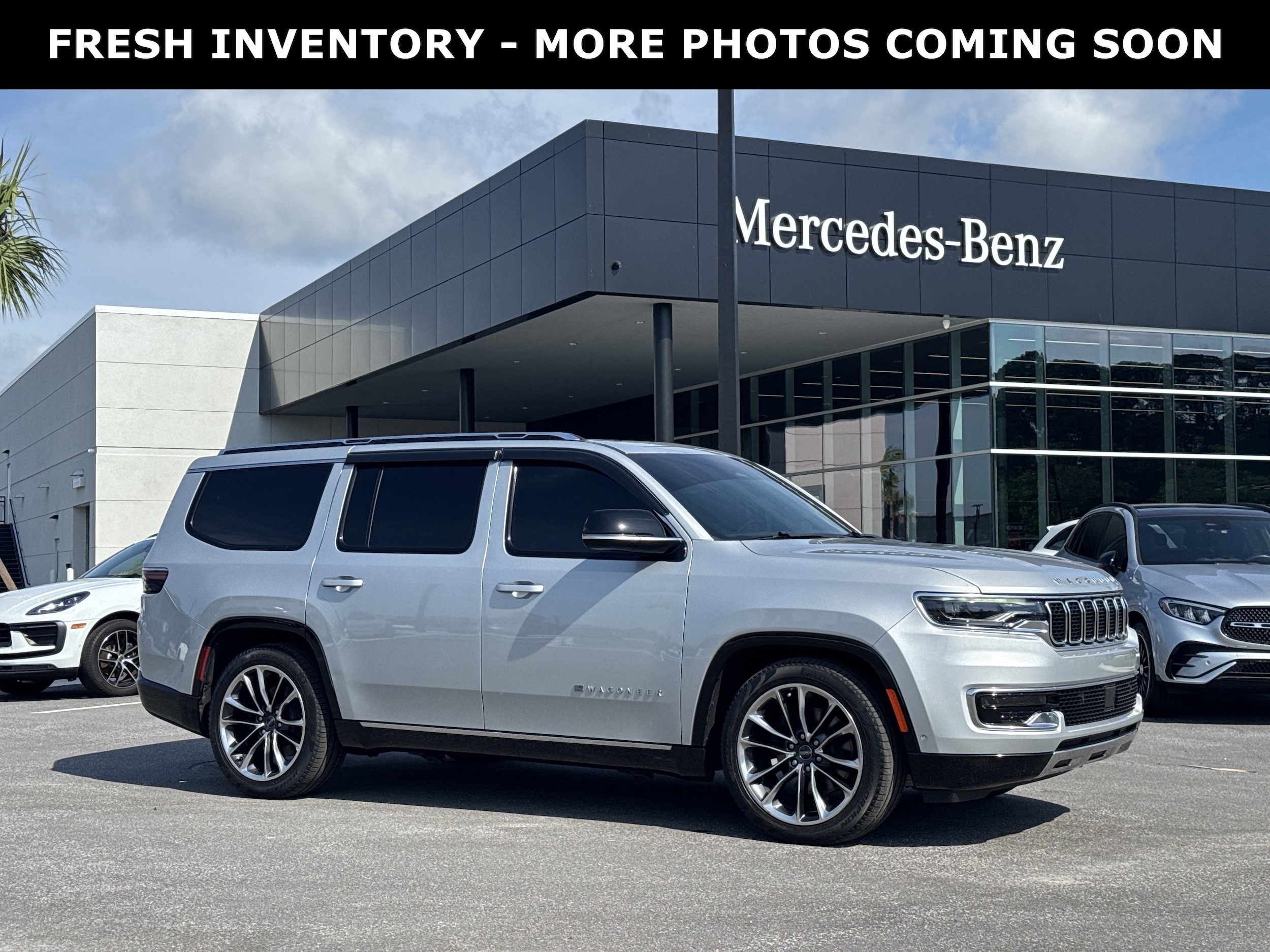 2023 Jeep Wagoneer Series III 4WD's photo