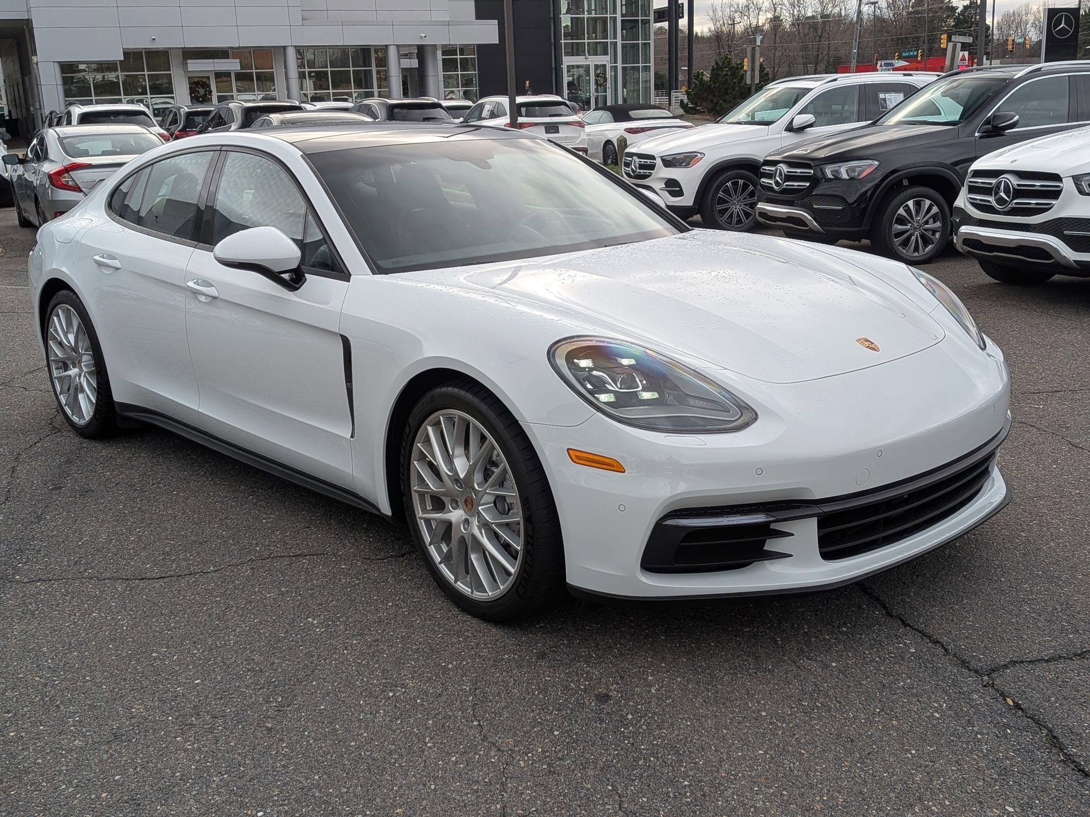 2017 Porsche Panamera 4's photo