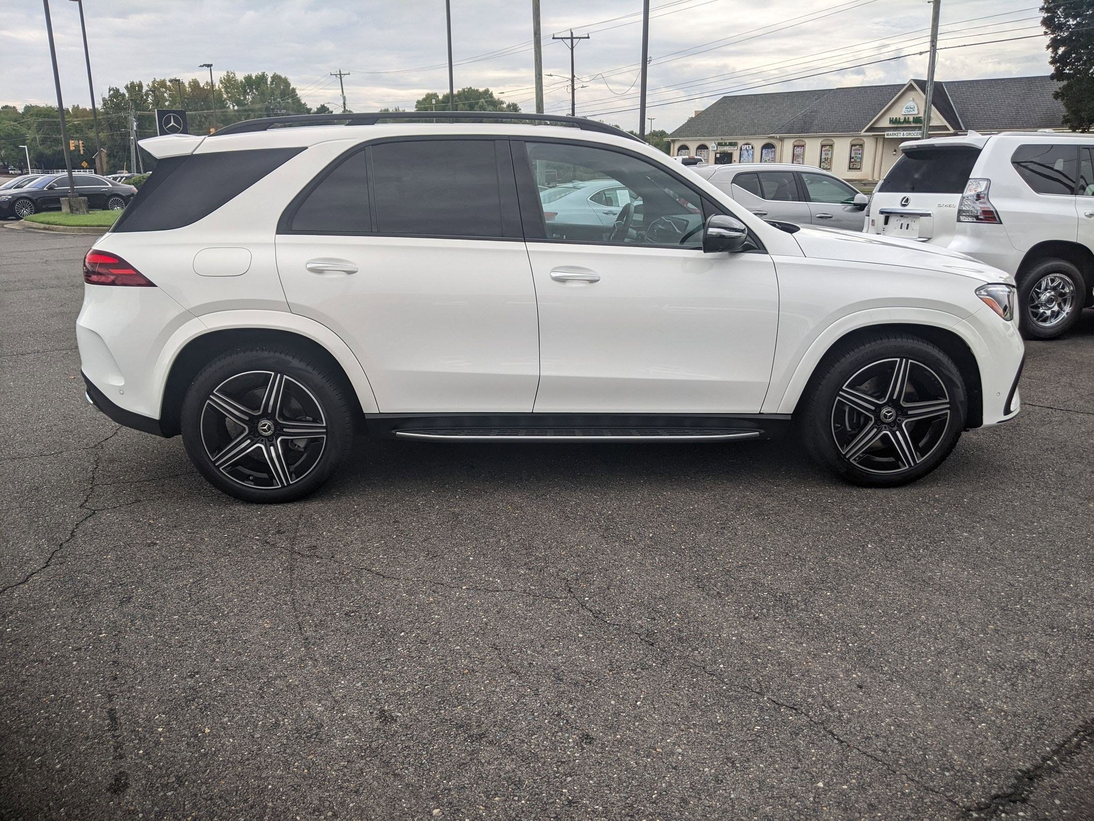 2025 Mercedes Benz GLE 450e 4MATIC photo 2