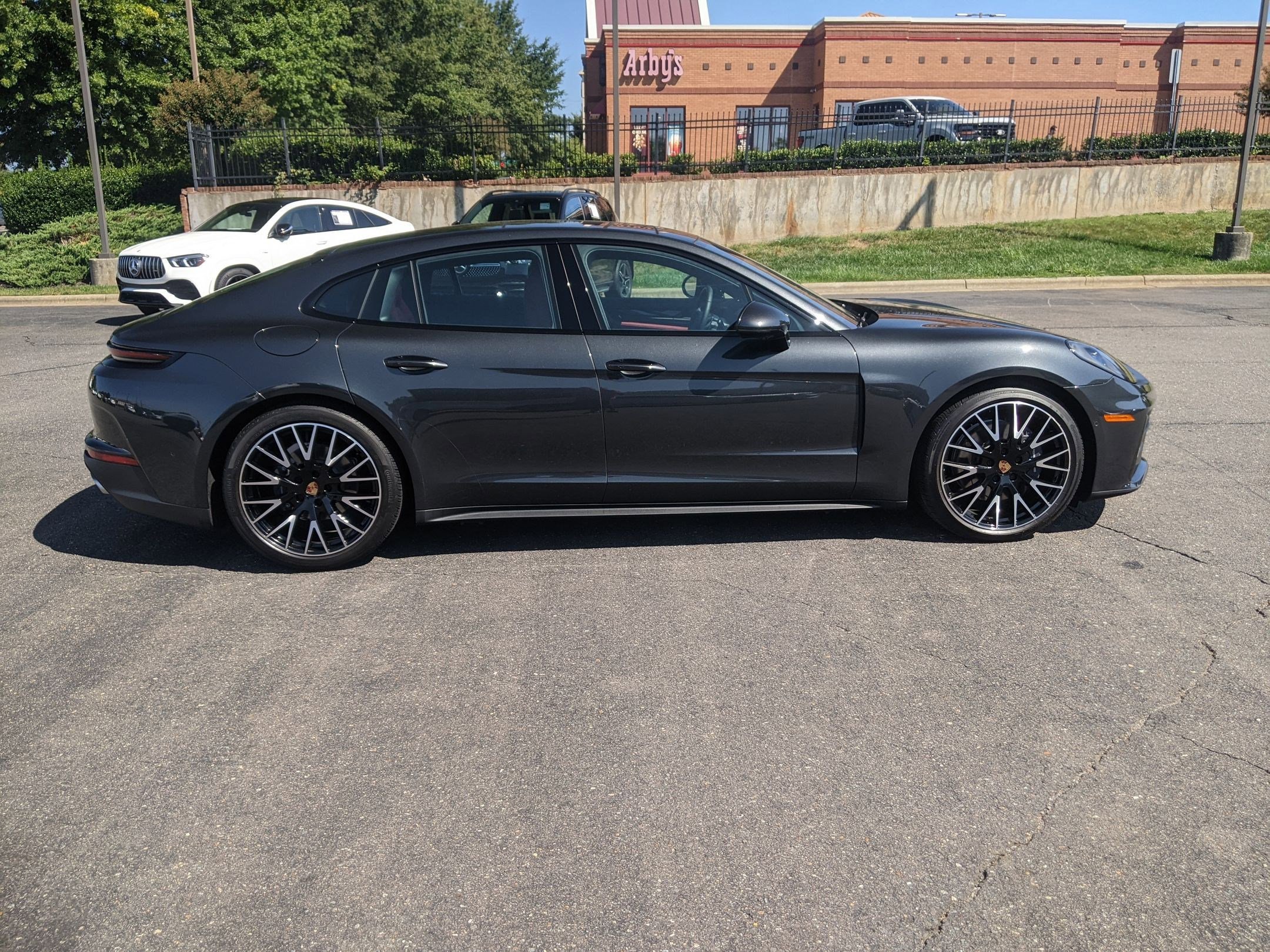 2025 Porsche Panamera 4 photo 2
