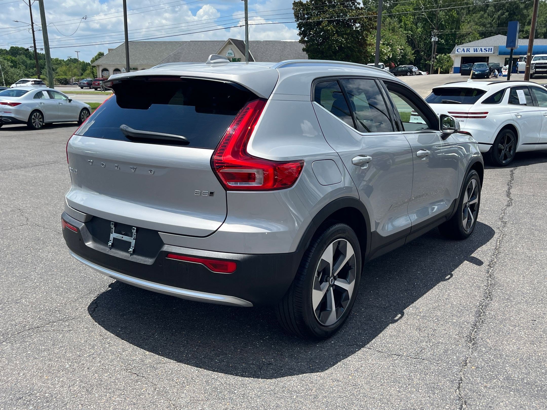2023 Volvo XC40 Plus photo 3