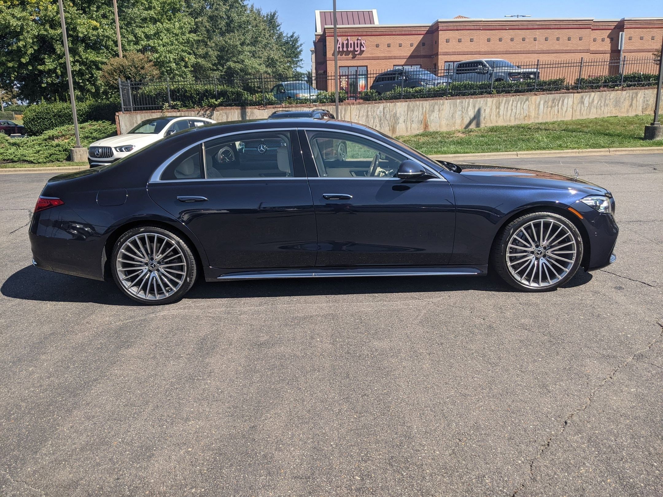 2023 Mercedes Benz S 580 4MATIC photo 2