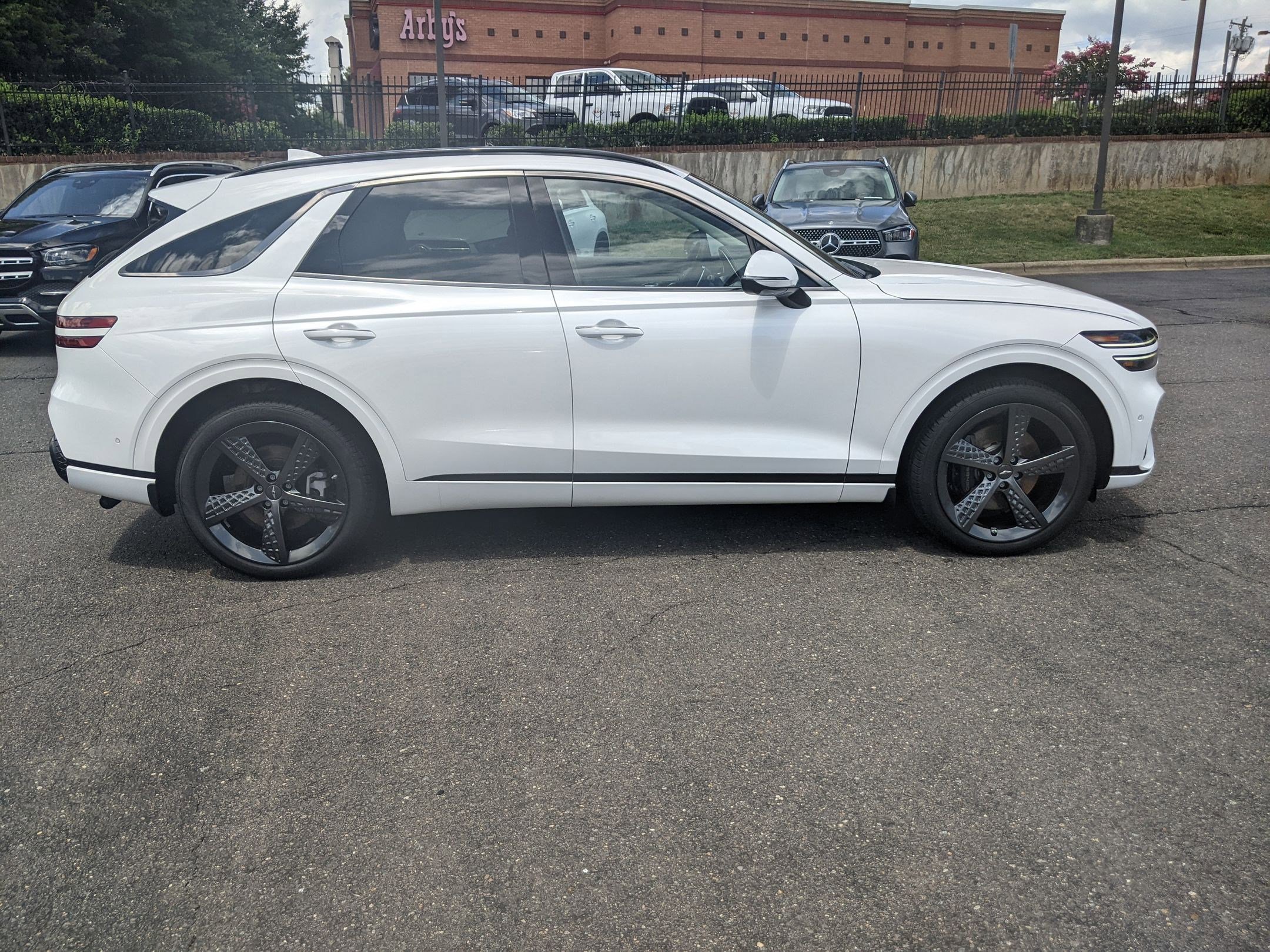 2022 Genesis GV70 3.5T Sport photo 2