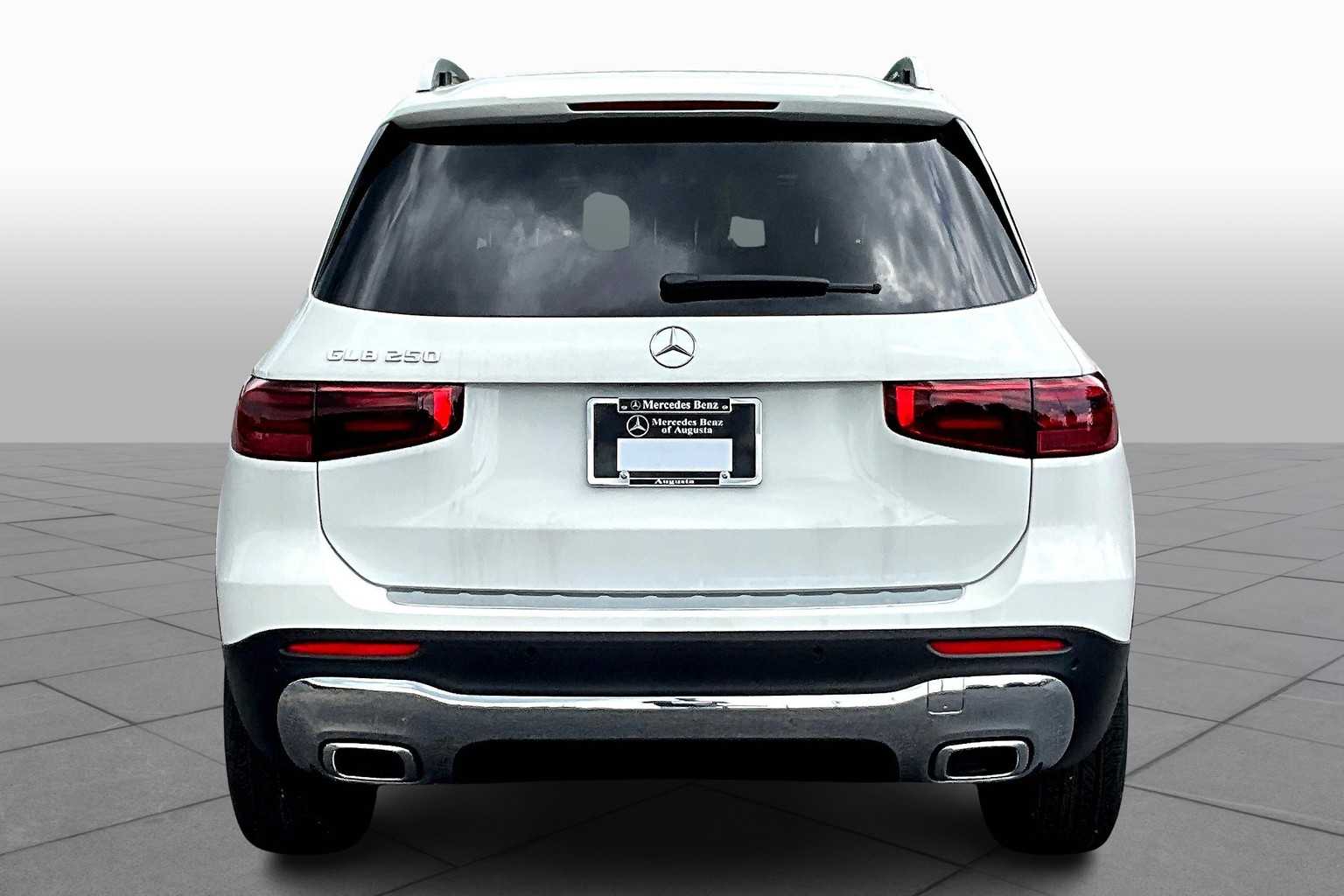2025 Mercedes Benz GLB 250 photo 4