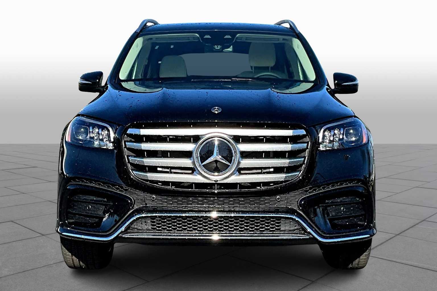 2025 Mercedes Benz GLS 450 4MATIC photo 2