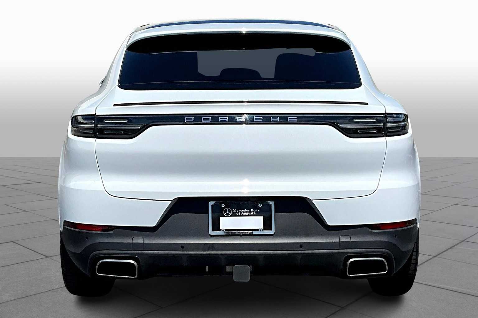 2023 Porsche Cayenne E-Hybrid photo 3