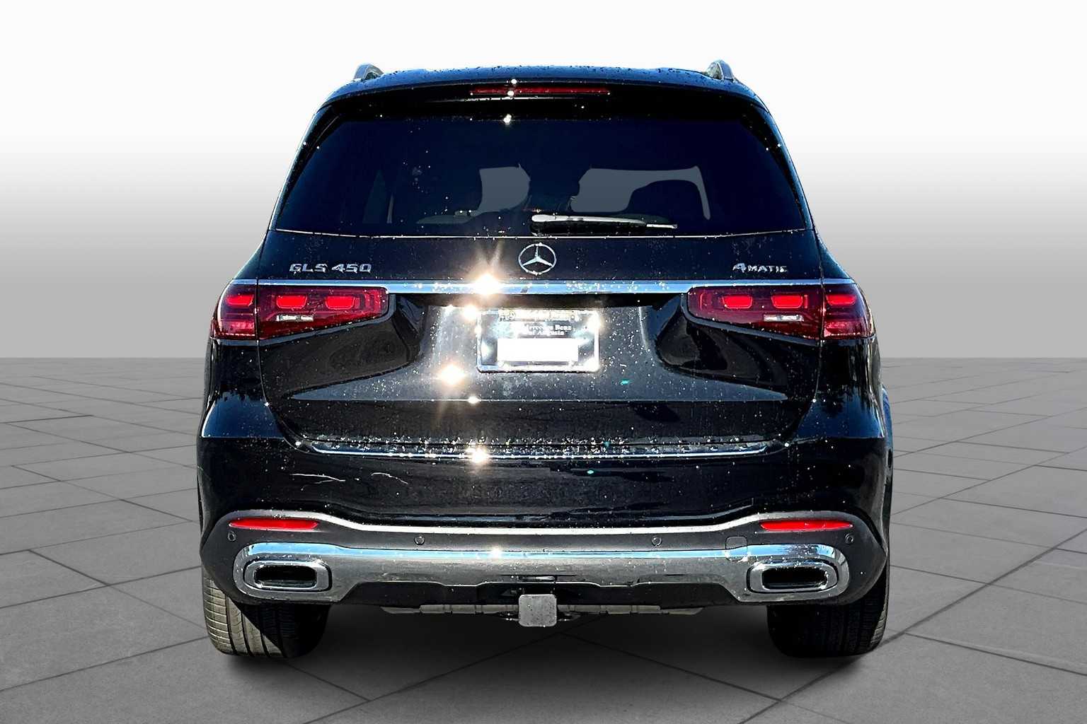 2025 Mercedes Benz GLS 450 4MATIC photo 3