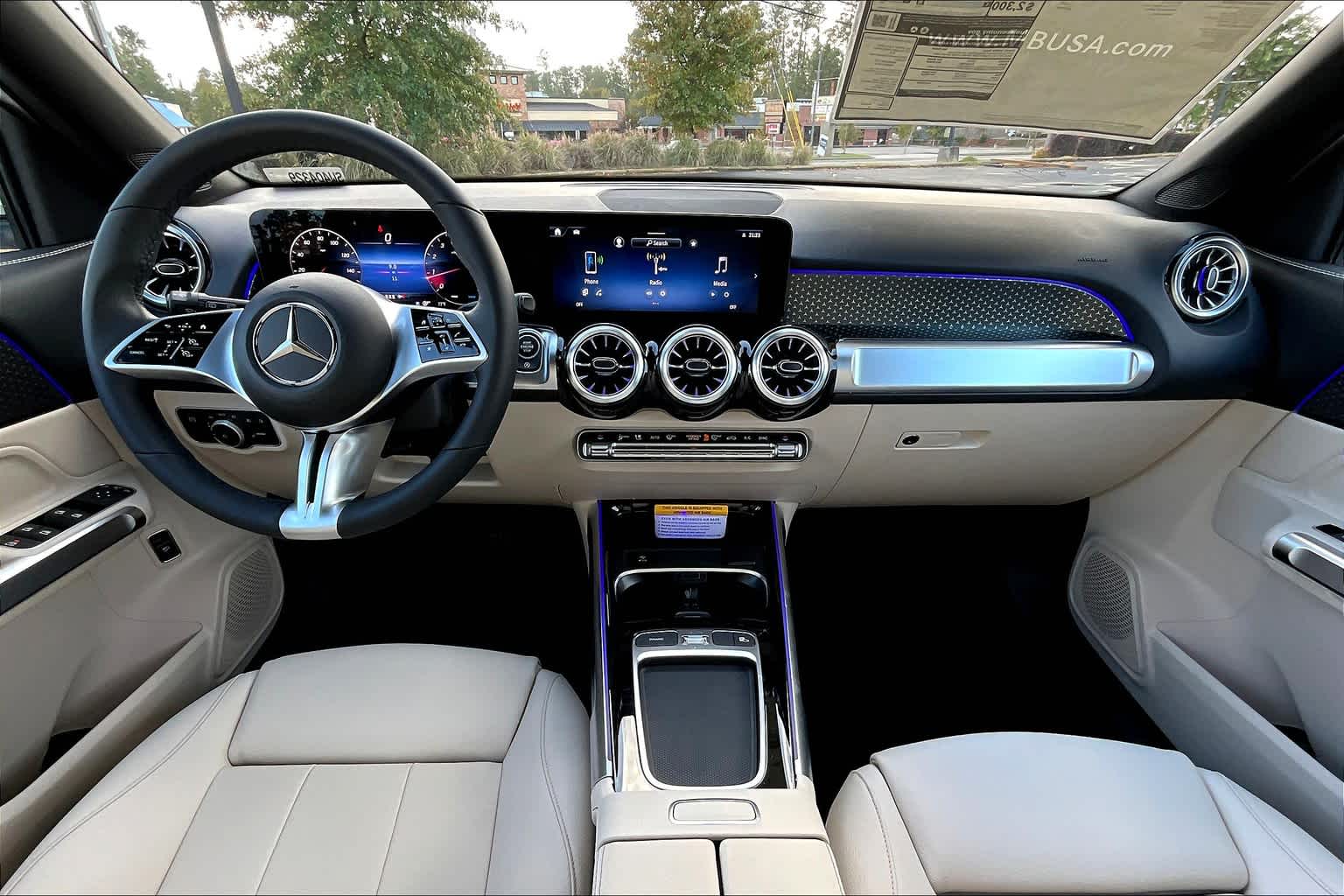 2025 Mercedes Benz GLB 250 photo 4