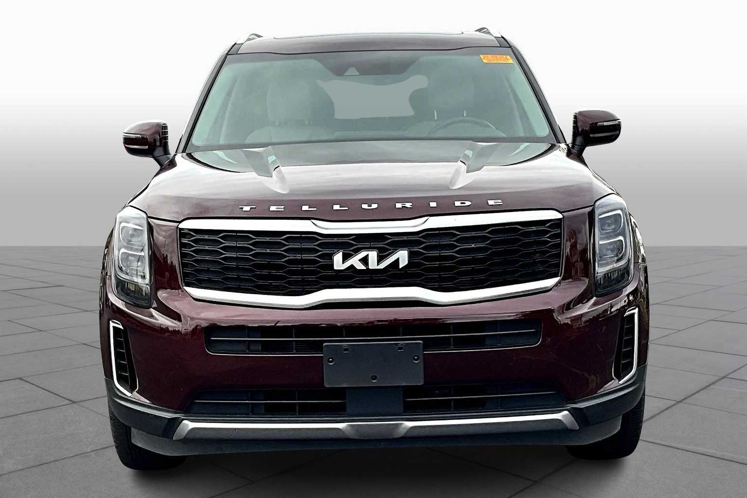 2022 Kia Telluride EX photo 2