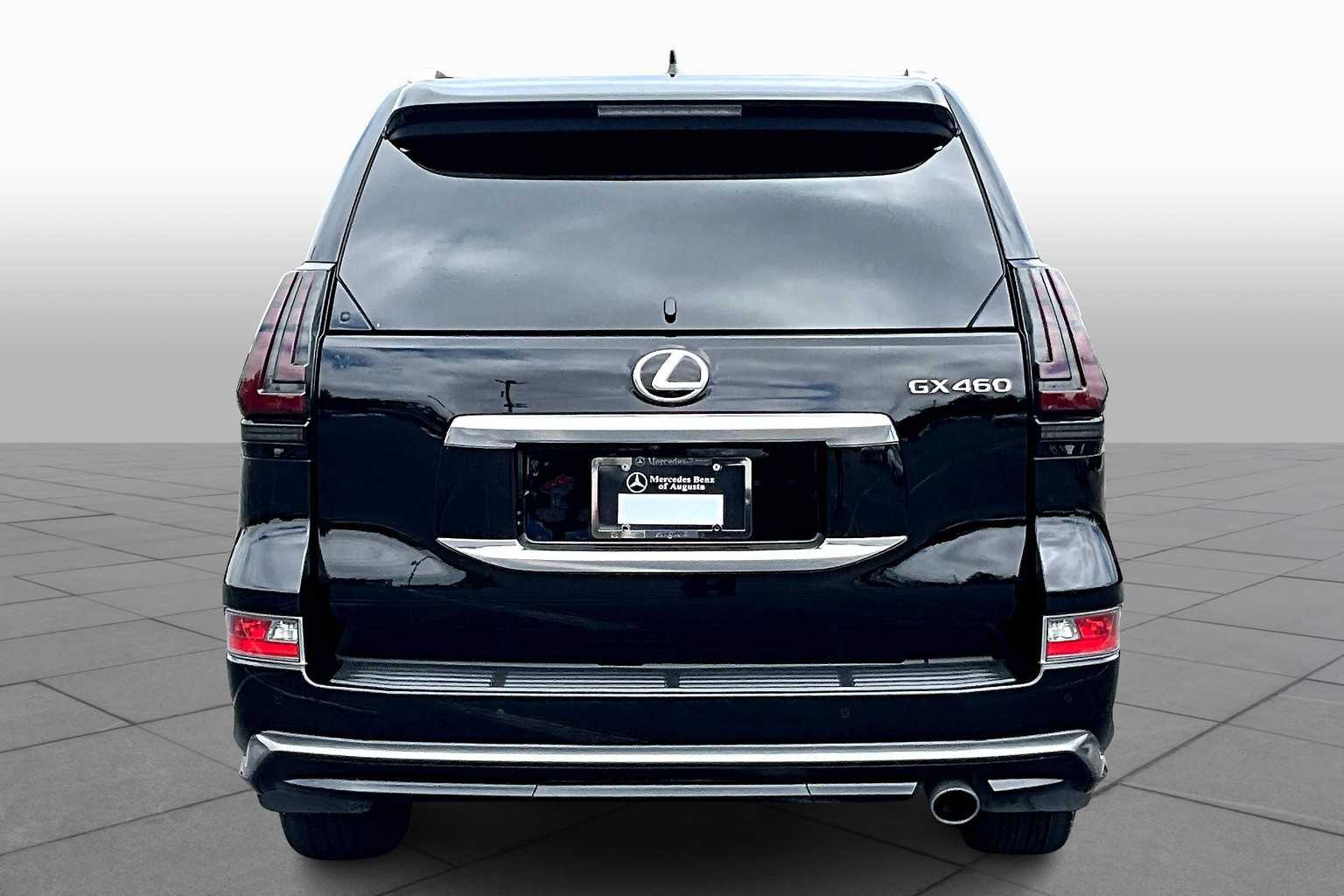 2022 Lexus GX 460 Luxury photo 3