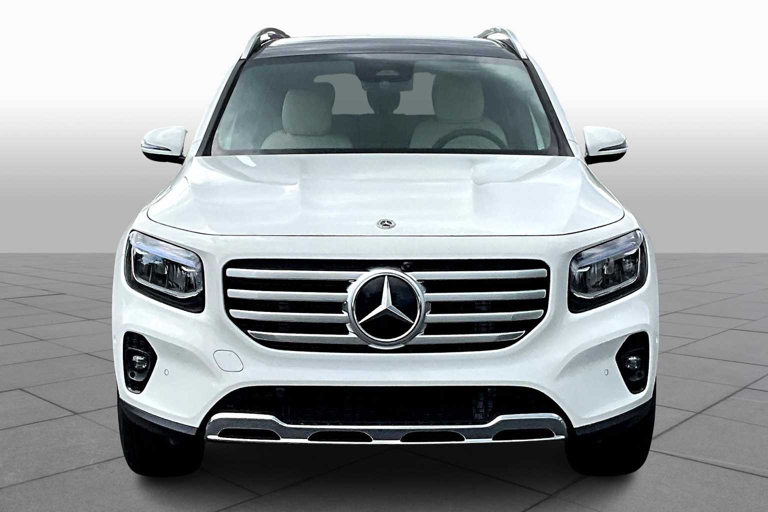 2025 Mercedes Benz GLB 250 photo 3