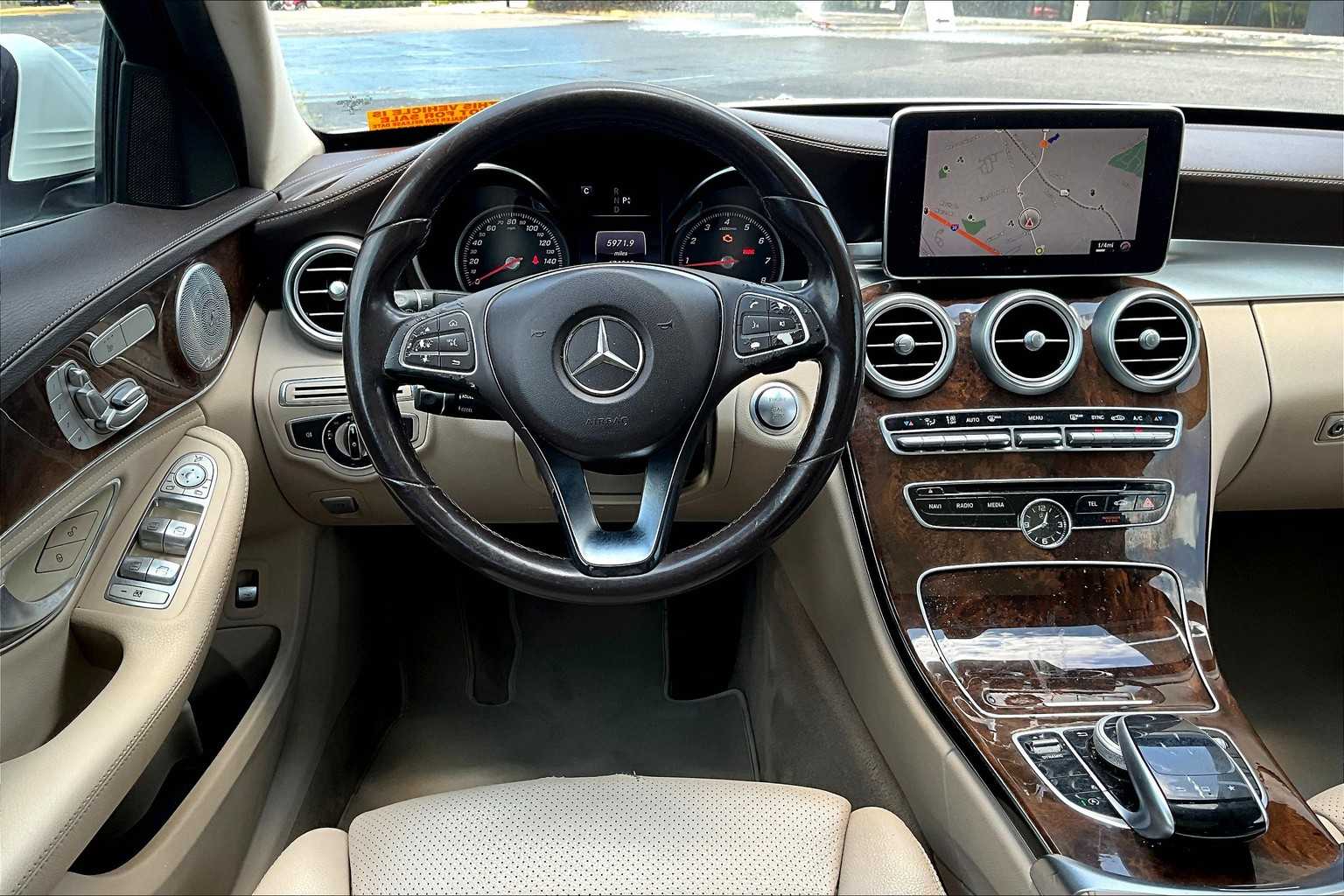 2016 Mercedes Benz C 300 Sport photo 4