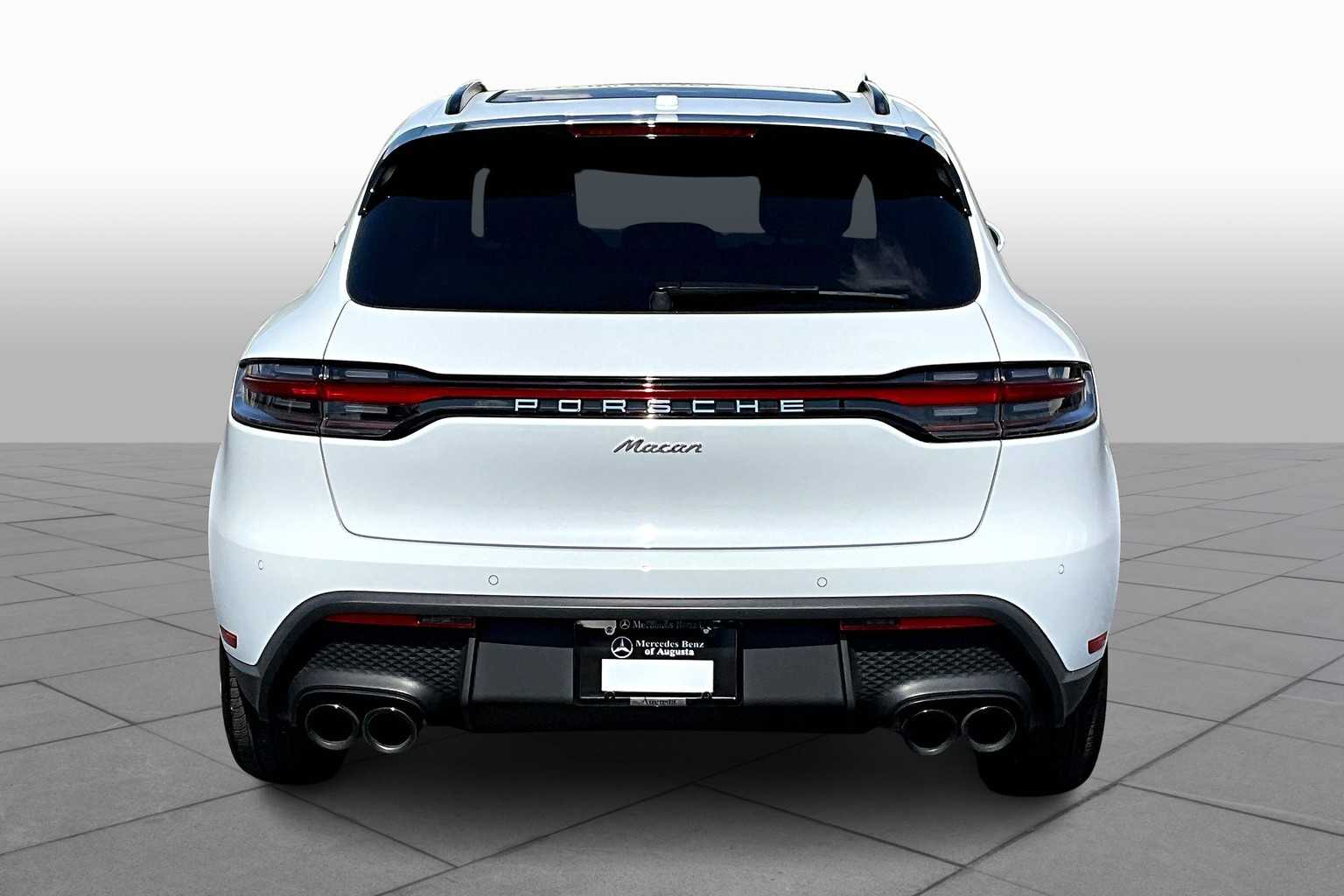 2025 Porsche Macan T photo 3