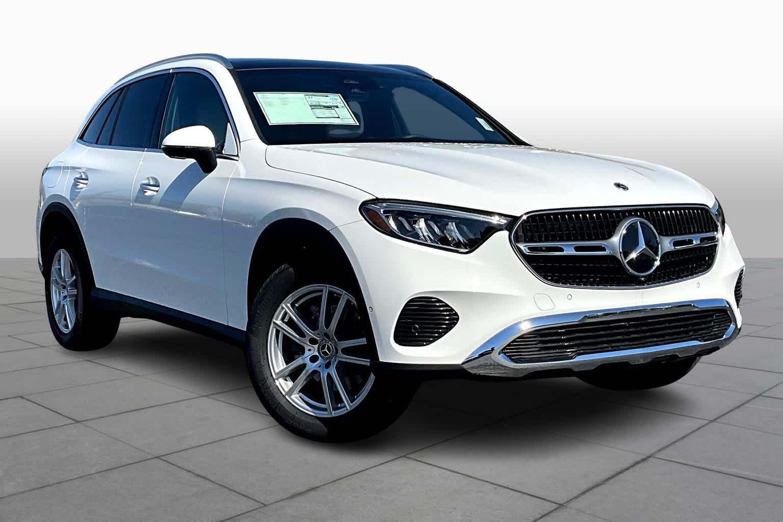 2025 Mercedes Benz GLC 300 photo 2