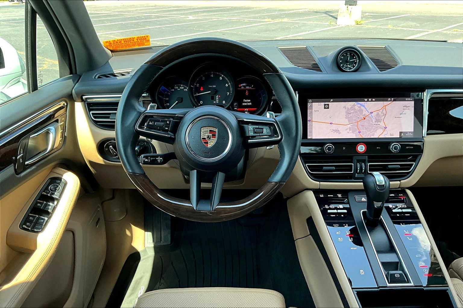 2025 Porsche Macan T photo 4