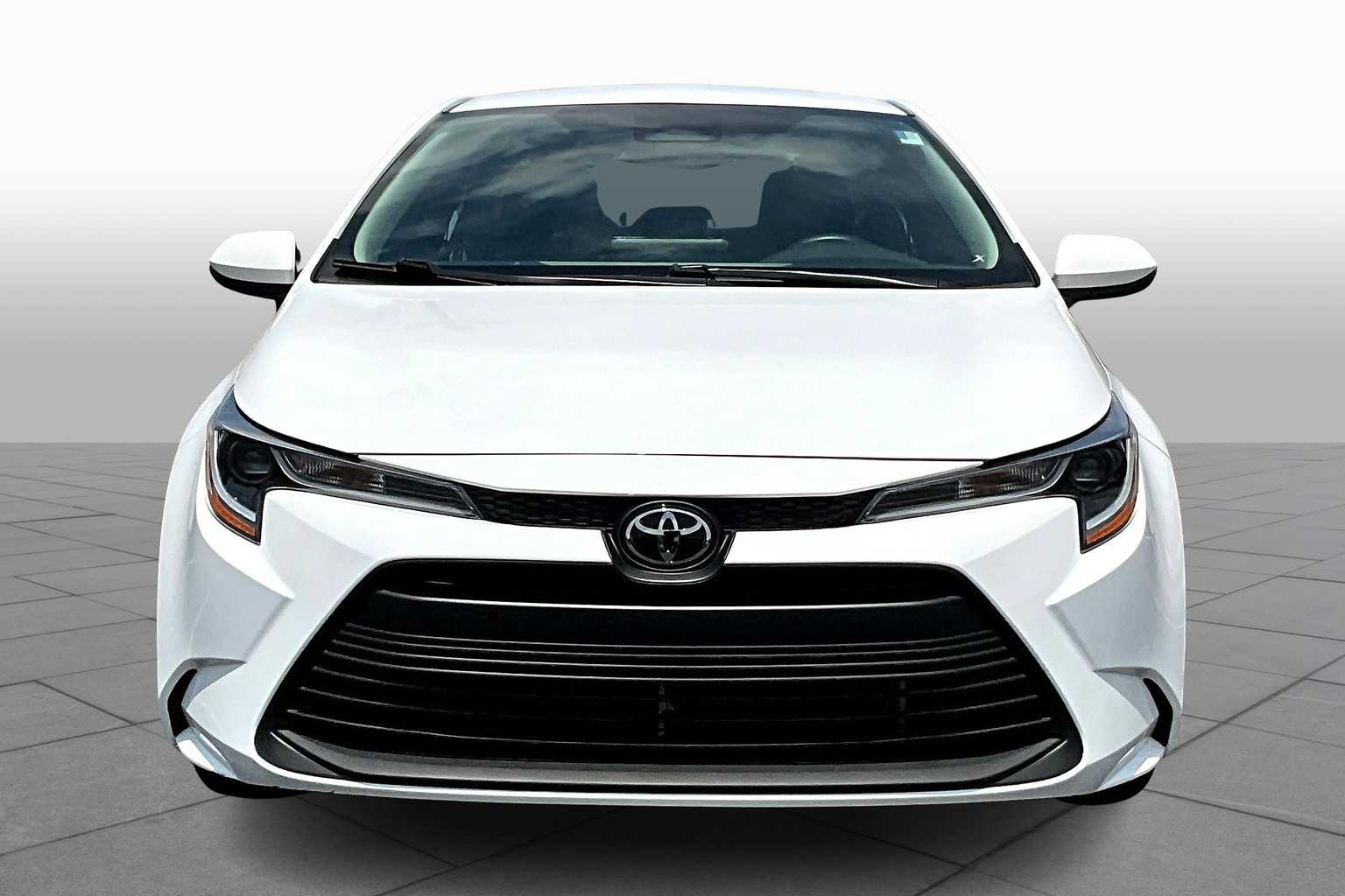 2023 Toyota Corolla LE photo 2