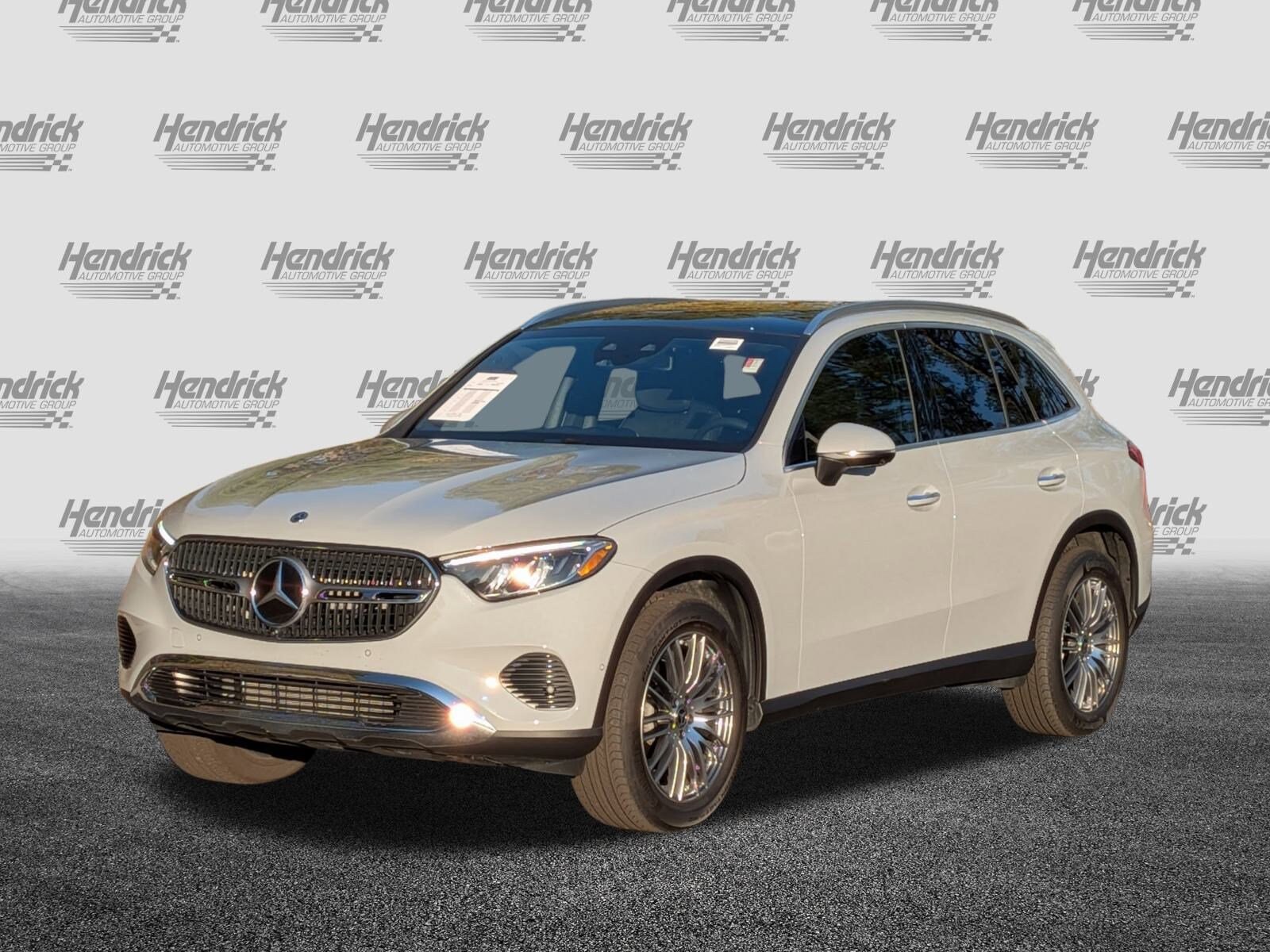 2025 Mercedes Benz GLC 300 4MATIC photo 3