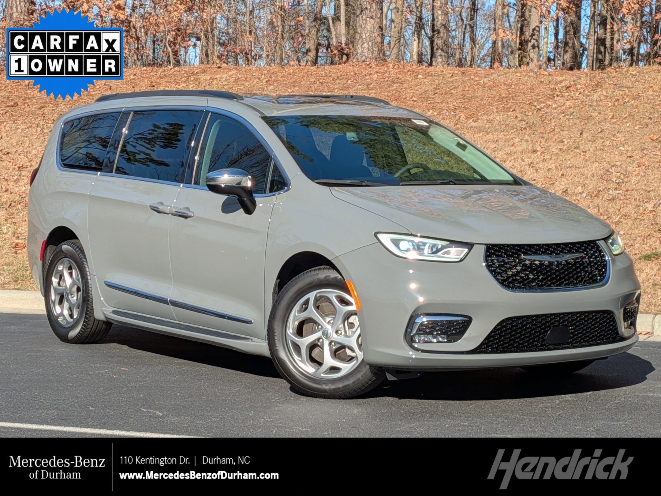 2023 Chrysler Pacifica Limited's photo