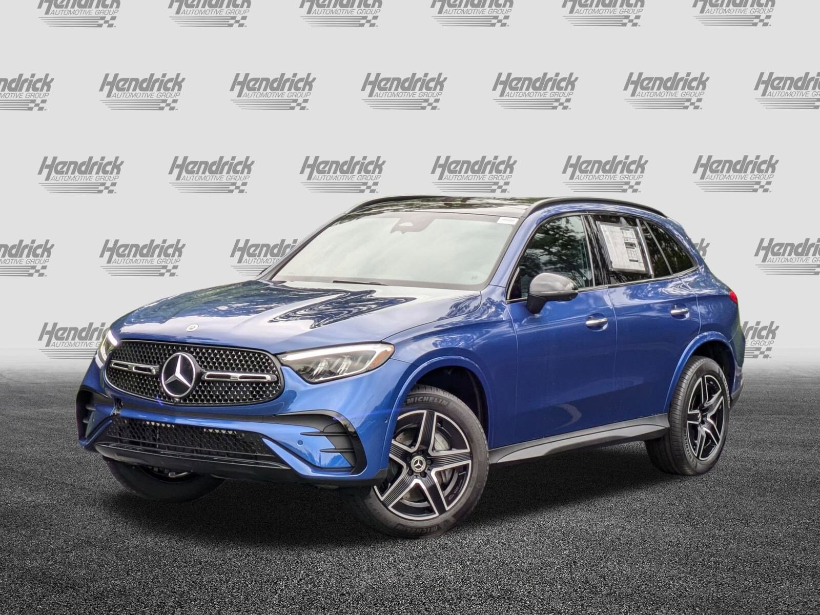 2025 Mercedes Benz GLC 300 photo 2