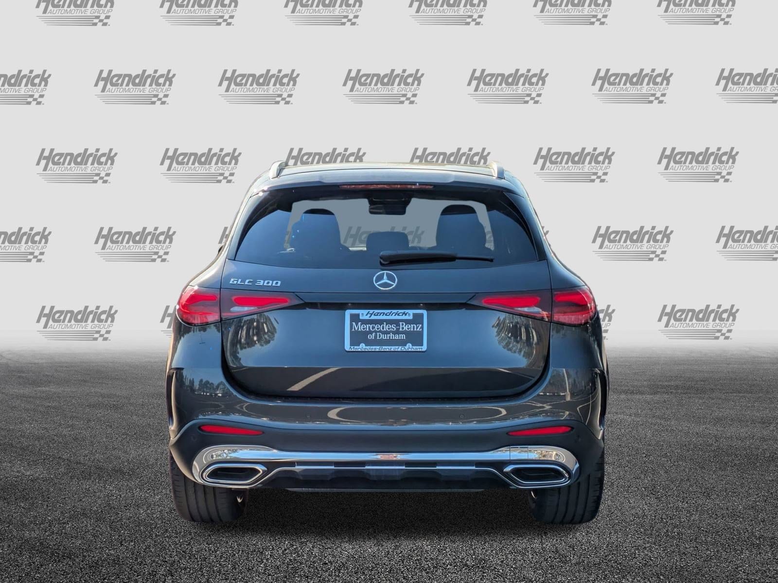 2025 Mercedes-Benz GLC 300 photo 3