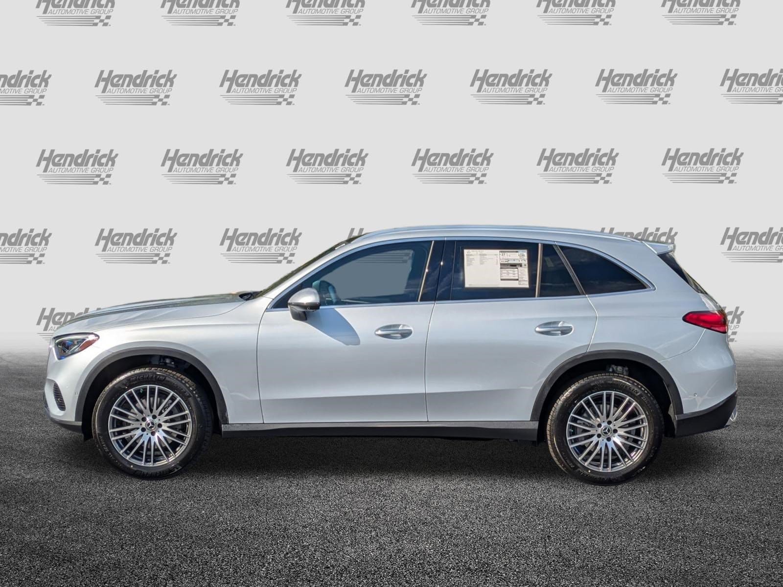 2026 Mercedes-Benz GLC 300 photo 5