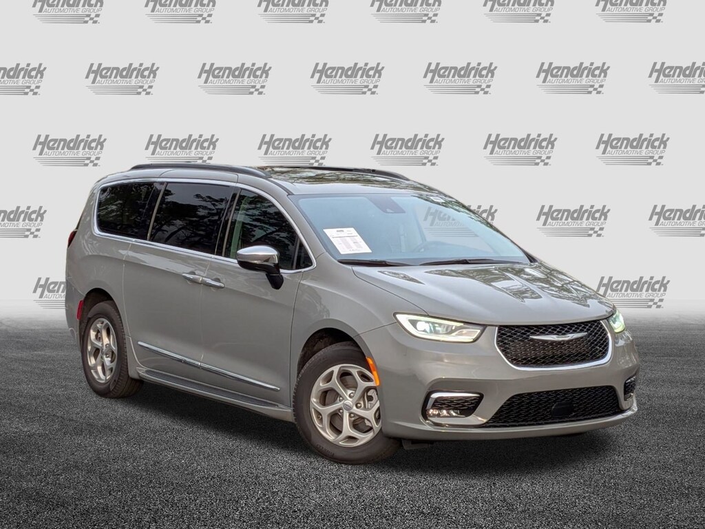 Used 2023 Chrysler Pacifica Limited AWD Minivan