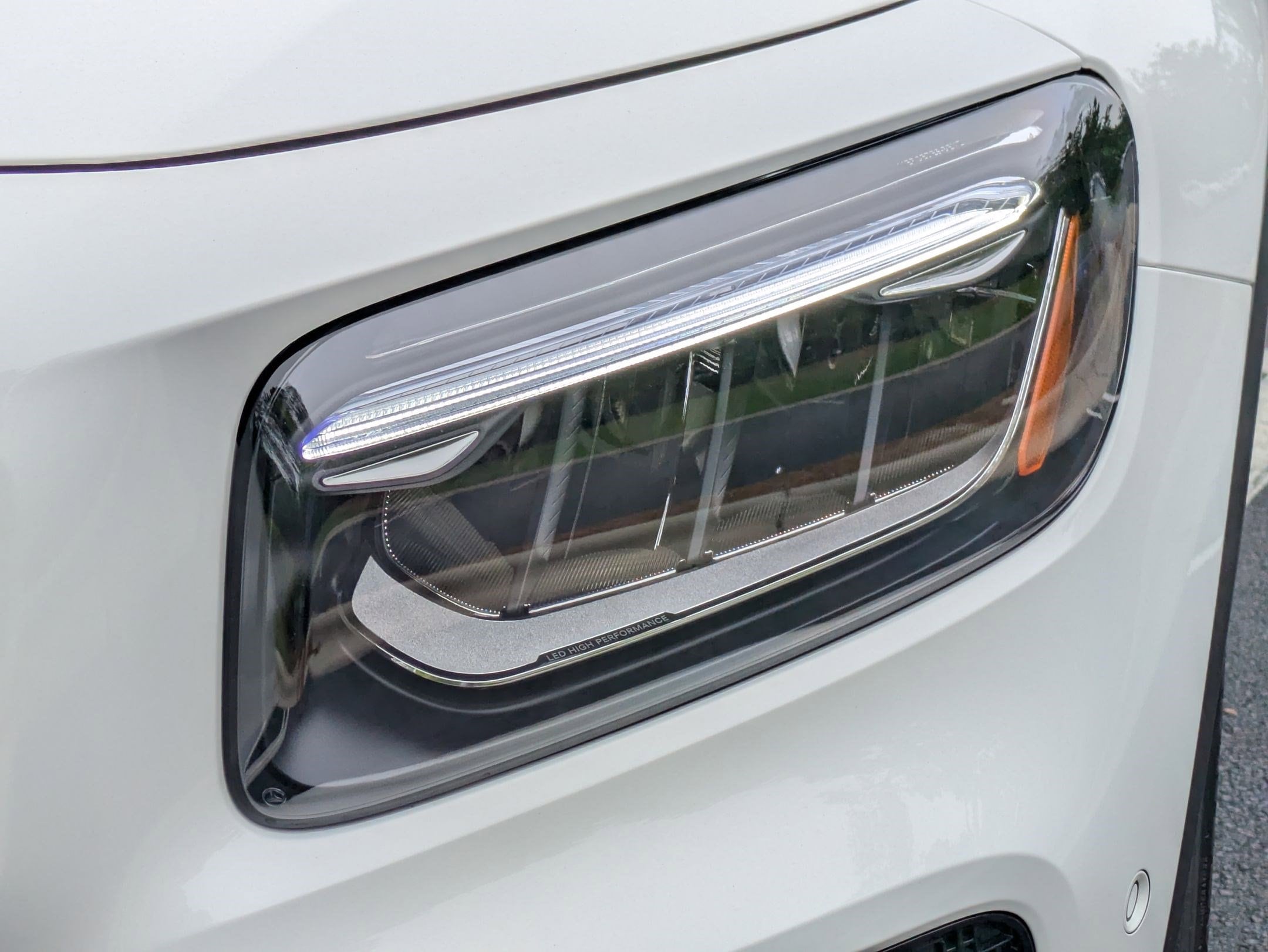 2025 Mercedes-Benz GLB 250 photo 4